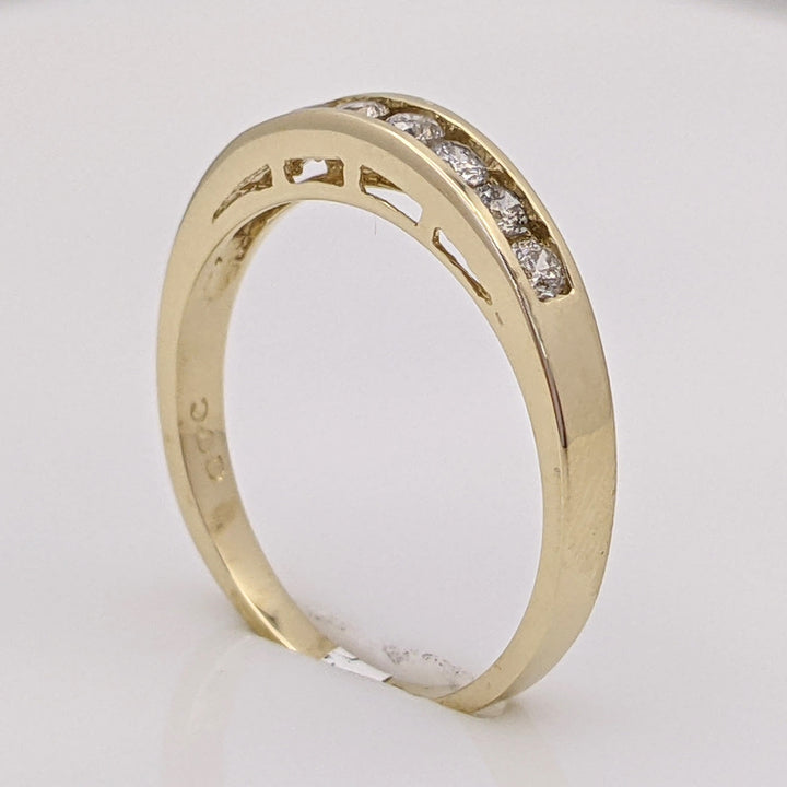 14K .24 CARAT TOTAL WEIGHT I1 I DIAMOND ROUND (8) ESTATE CHANNEL BAND 1.7 GRAMS