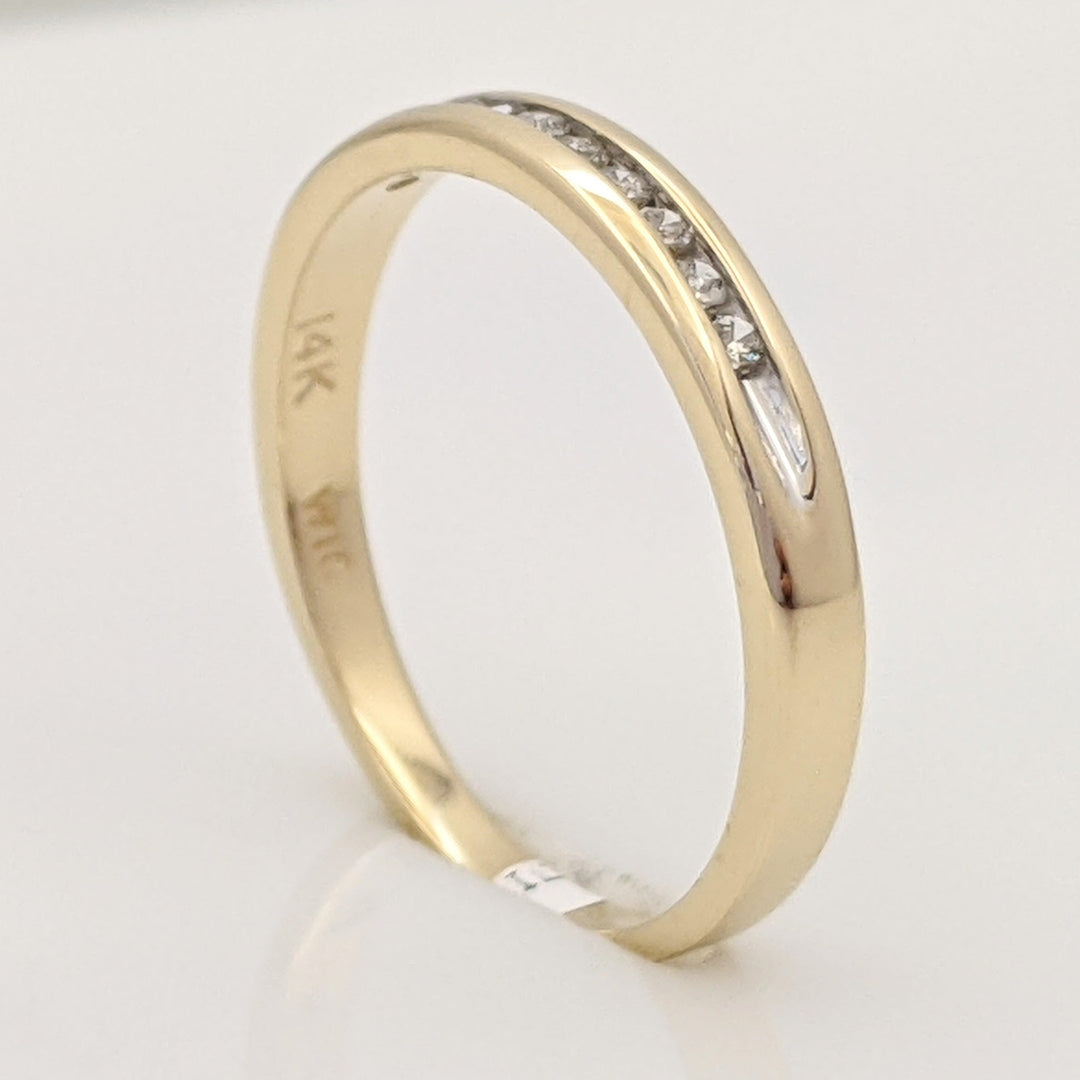 14K .10 CARAT TOTAL WEIGHT I1 H DIAMOND ROUND (10) ESTATE CHANNEL SET BAND 2.0 GRAMS
