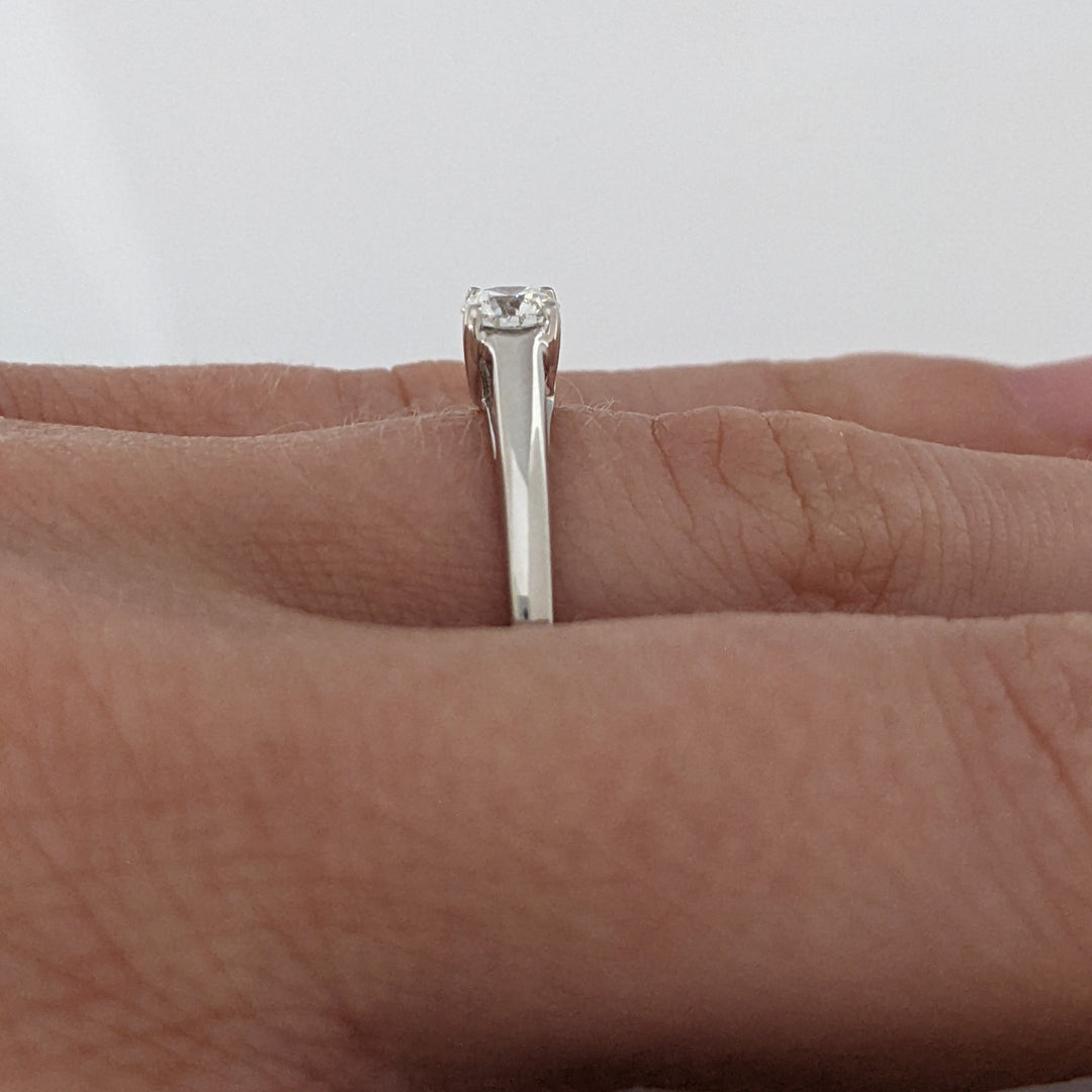 14K WHITE .29 CARAT TOTAL SI2 I DIAMOND ROUND SOLITAIRE ESTATE RING 2.3 GRAMS