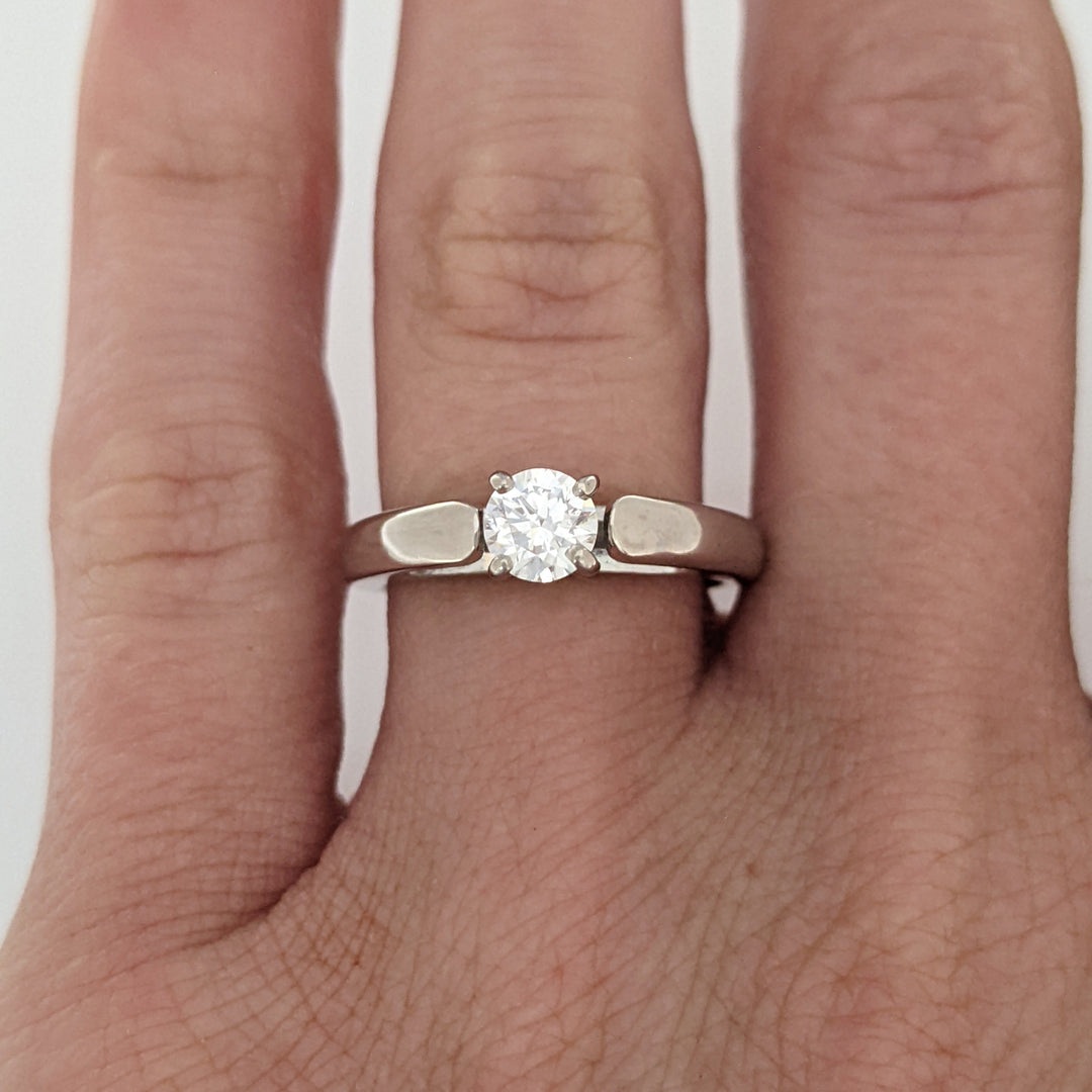 14K WHITE .39 CARAT TOTAL SI2 E DIAMOND ROUND RAISED SHANK SOLITAIRE ESTATE RING 4.0 GRAMS