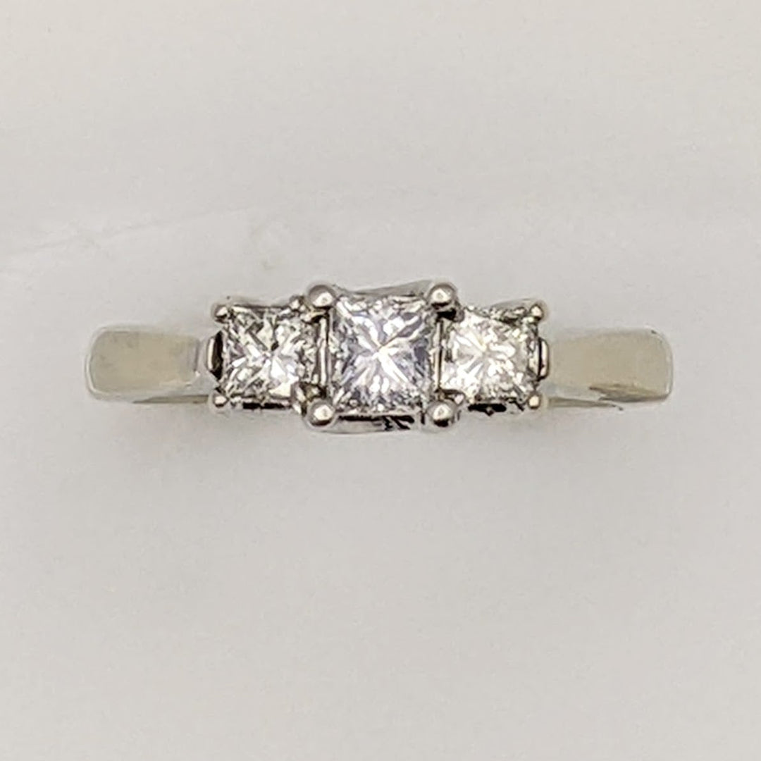 14k WHITE .66 CARAT TOTAL WEIGHT SI1 G DIAMOND PRINCESS CUT (3) ESTATE RING 3.4 GRAMS