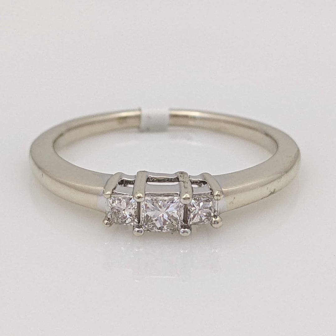 14K WHITE .20 CARAT TOTAL WEIGHT SI2 H DIAMOND ROUND (3) TRINITY ESTATE RING 2.7 GRAMS