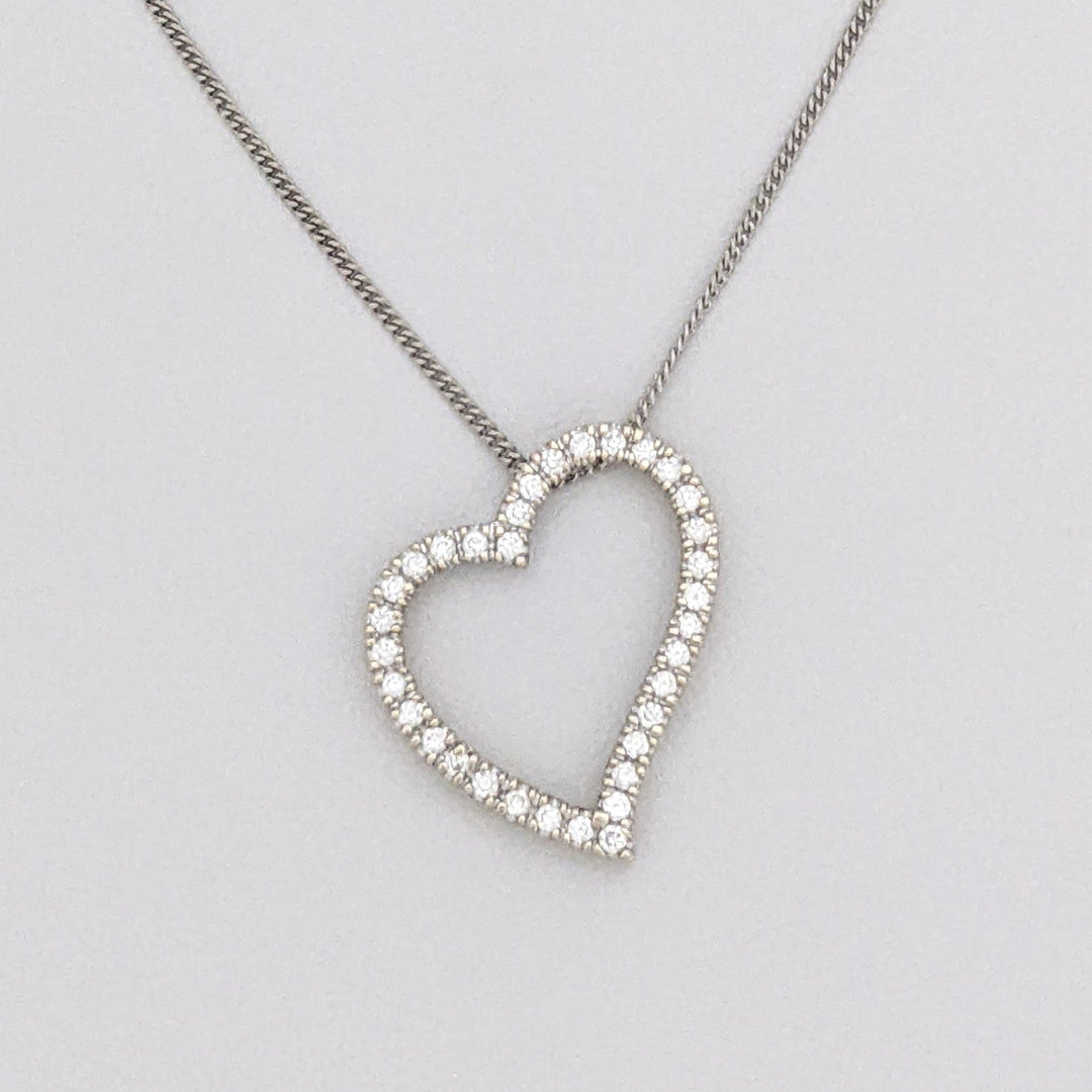 18K WHITE 1.02 CARAT TOTAL WEIGHT SI2-I1 F DIAMOND ROUND (34) ESTATE HEART PENDANT & 14K CHAIN