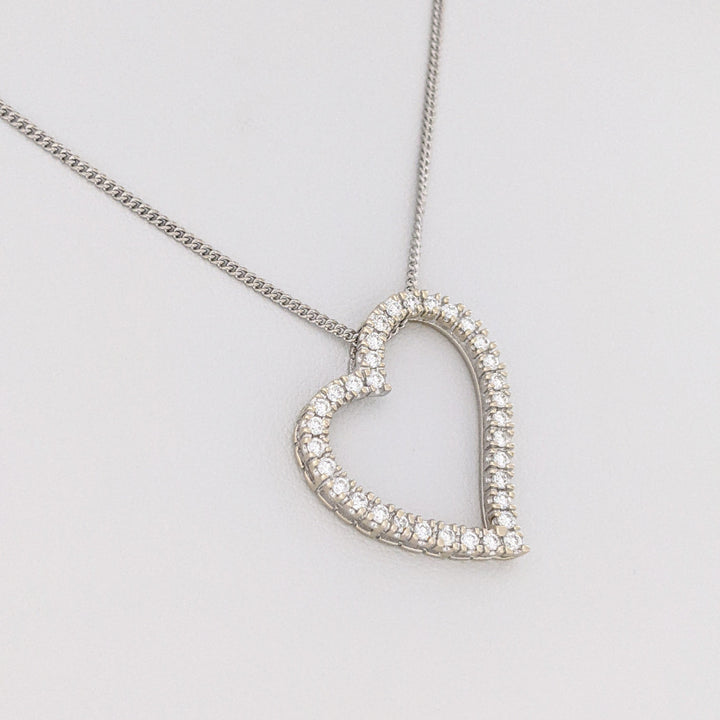 18K WHITE 1.02 CARAT TOTAL WEIGHT SI2-I1 F DIAMOND ROUND (34) ESTATE HEART PENDANT & 14K CHAIN