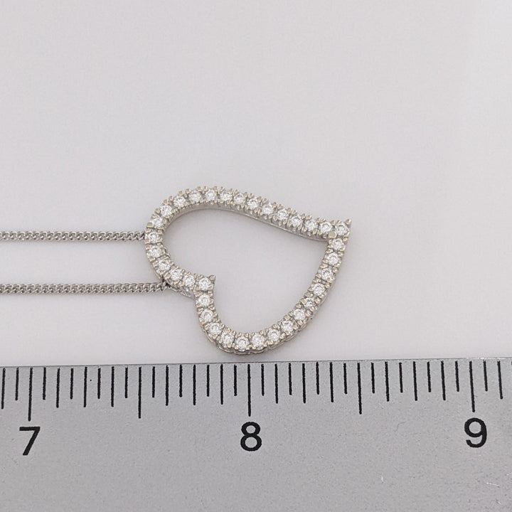 18K WHITE 1.02 CARAT TOTAL WEIGHT SI2-I1 F DIAMOND ROUND (34) ESTATE HEART PENDANT & 14K CHAIN