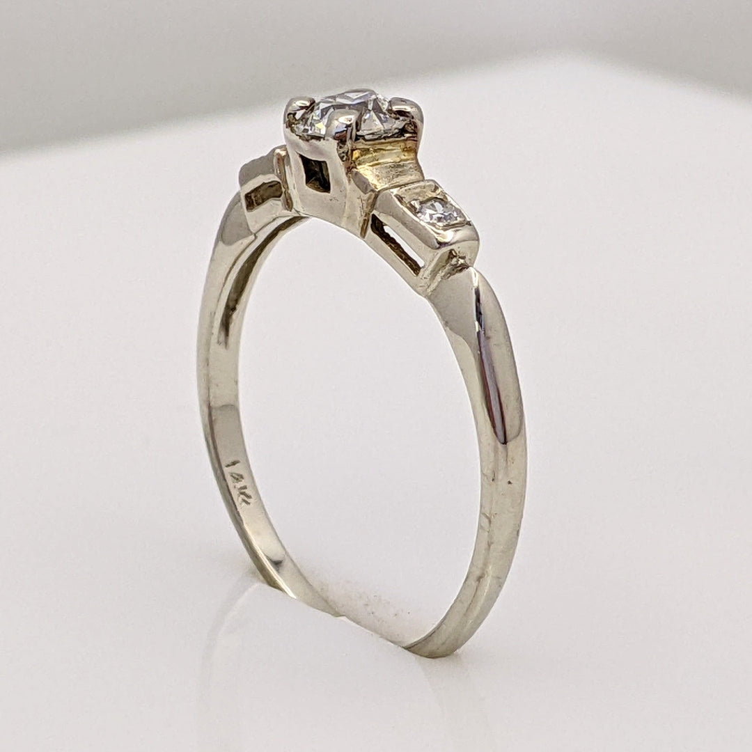 14K WHITE .34 CARAT TOTAL WEIGHT SI2 I DIAMOND ROUND (3) ESTATE RING 1.6 GRAMS