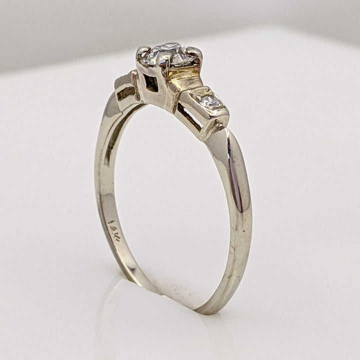 14K WHITE .34 CARAT TOTAL WEIGHT SI2 I DIAMOND ROUND (3) ESTATE RING 1.6 GRAMS