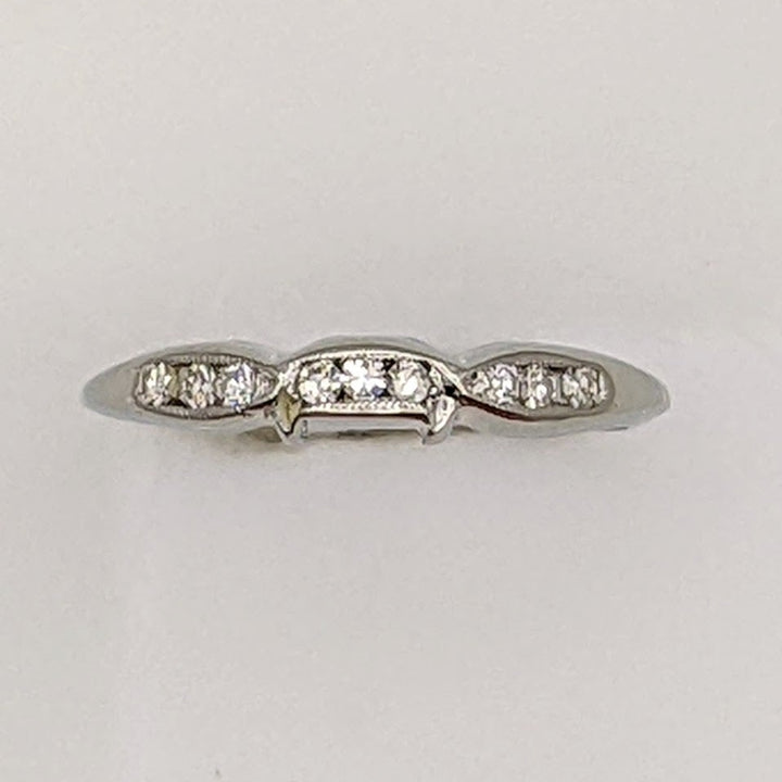 18K WHITE .10 CARAT TOTAL WEIGHT VS1 H DIAMOND ROUND (9) KNOTCHED ESTATE BAND 1.7 GRAMS
