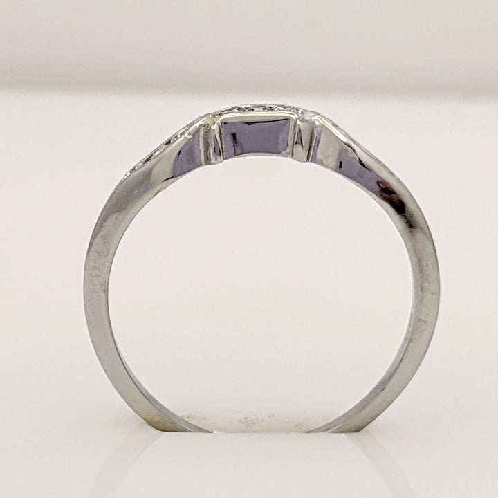 18K WHITE .10 CARAT TOTAL WEIGHT VS1 H DIAMOND ROUND (9) KNOTCHED ESTATE BAND 1.7 GRAMS