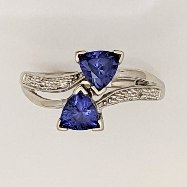 10K WHITE SYNTHETIC SAPPHIRE TRILLION-CUT (2) 5MM WITH (2) MELEE ESTATE RING 1.8 GRAMS