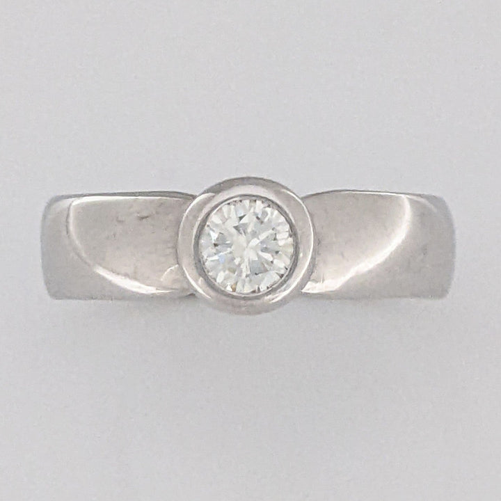 10K WHITE .34 CARAT TOTAL SI1 I DIAMOND ROUND BEZEL SET ESTATE RING 4.3 GRAMS