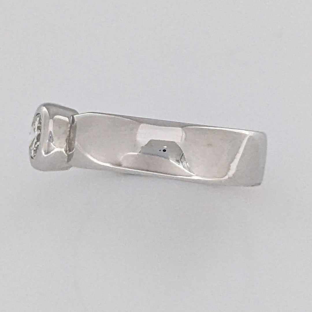 10K WHITE .34 CARAT TOTAL SI1 I DIAMOND ROUND BEZEL SET ESTATE RING 4.3 GRAMS