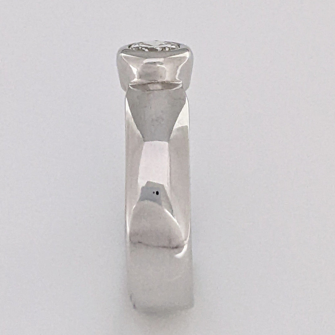 10K WHITE .34 CARAT TOTAL SI1 I DIAMOND ROUND BEZEL SET ESTATE RING 4.3 GRAMS