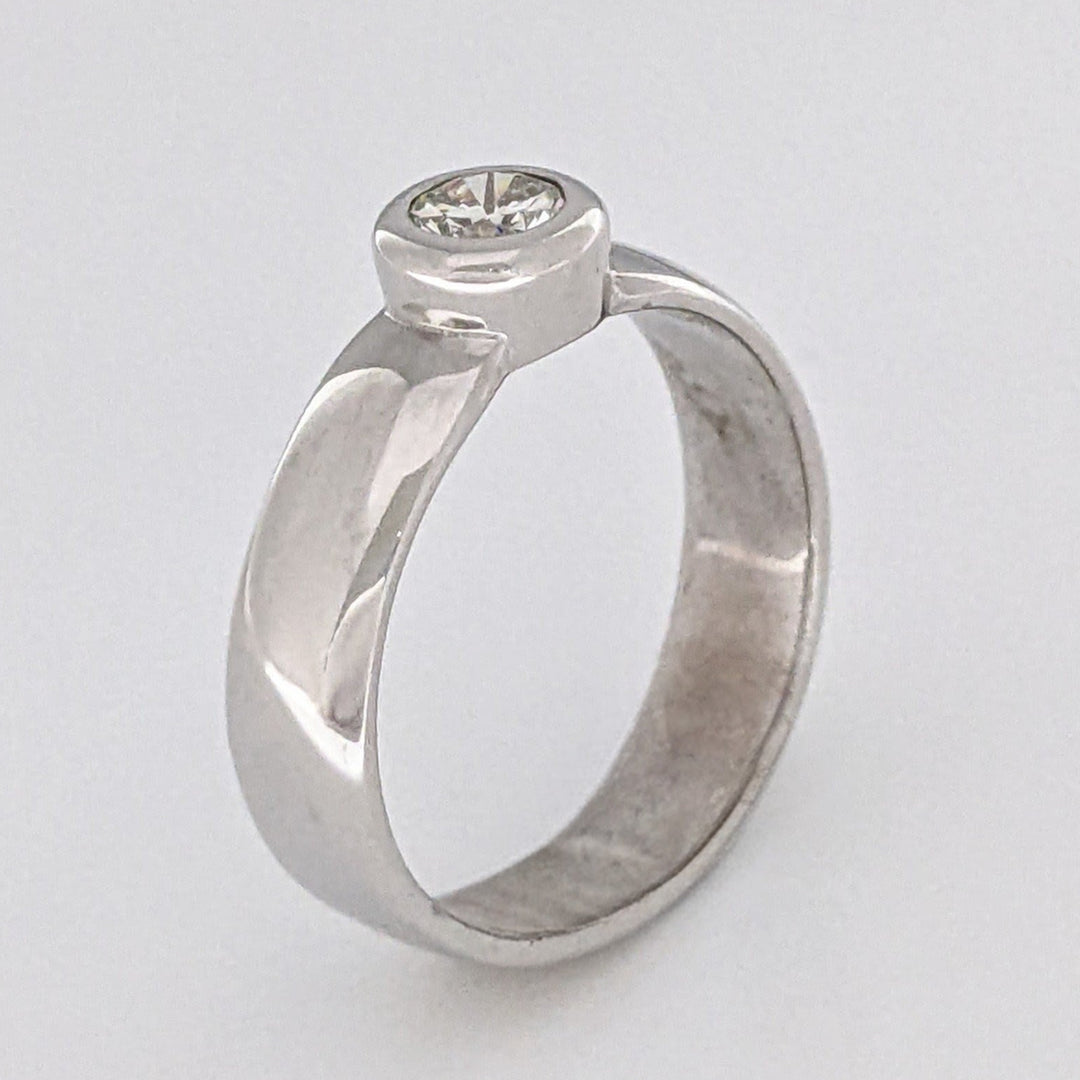 10K WHITE .34 CARAT TOTAL SI1 I DIAMOND ROUND BEZEL SET ESTATE RING 4.3 GRAMS