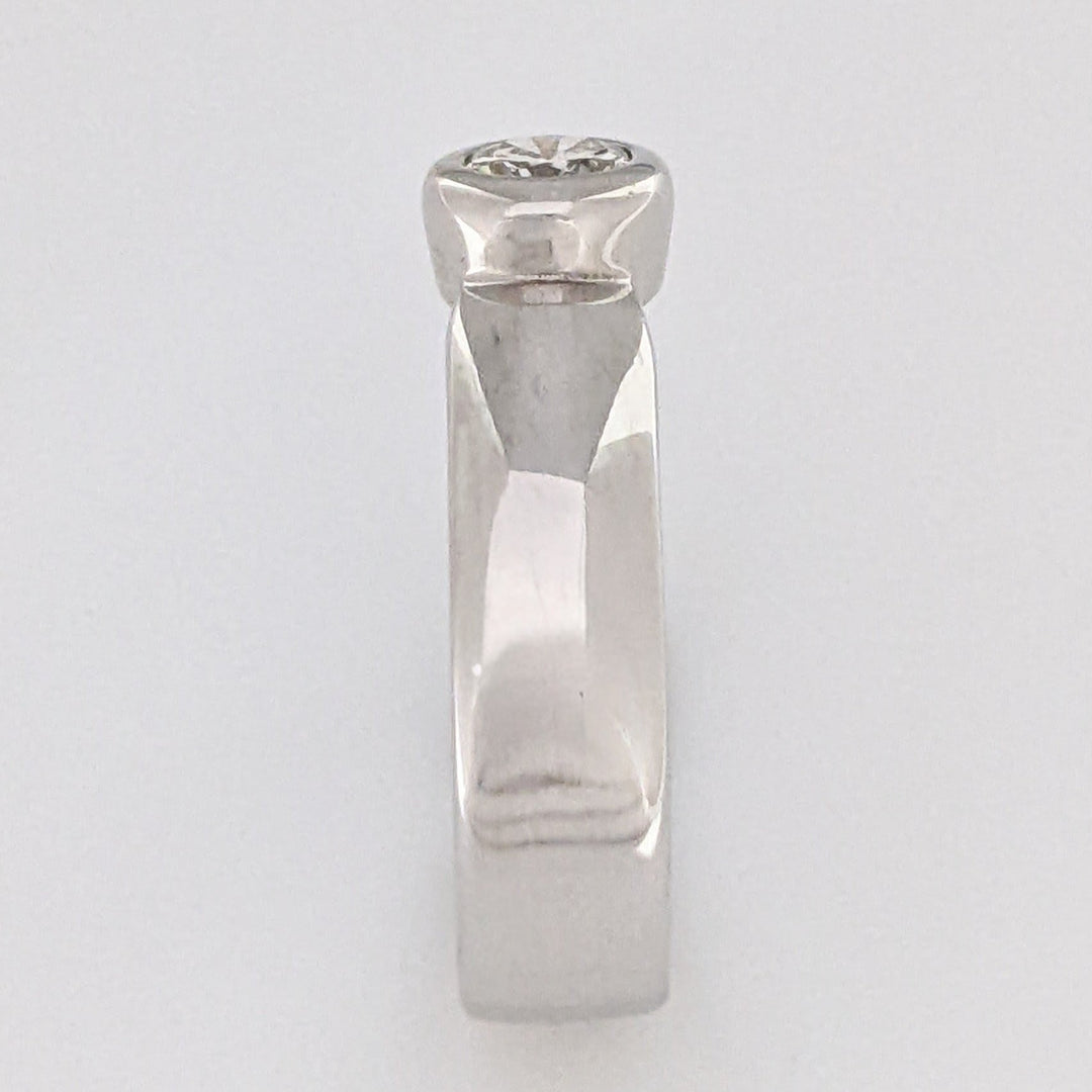 10K WHITE .34 CARAT TOTAL SI1 I DIAMOND ROUND BEZEL SET ESTATE RING 4.3 GRAMS