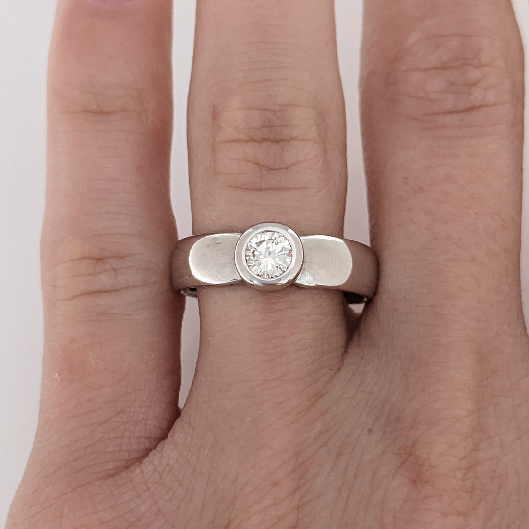 10K WHITE .34 CARAT TOTAL SI1 I DIAMOND ROUND BEZEL SET ESTATE RING 4.3 GRAMS