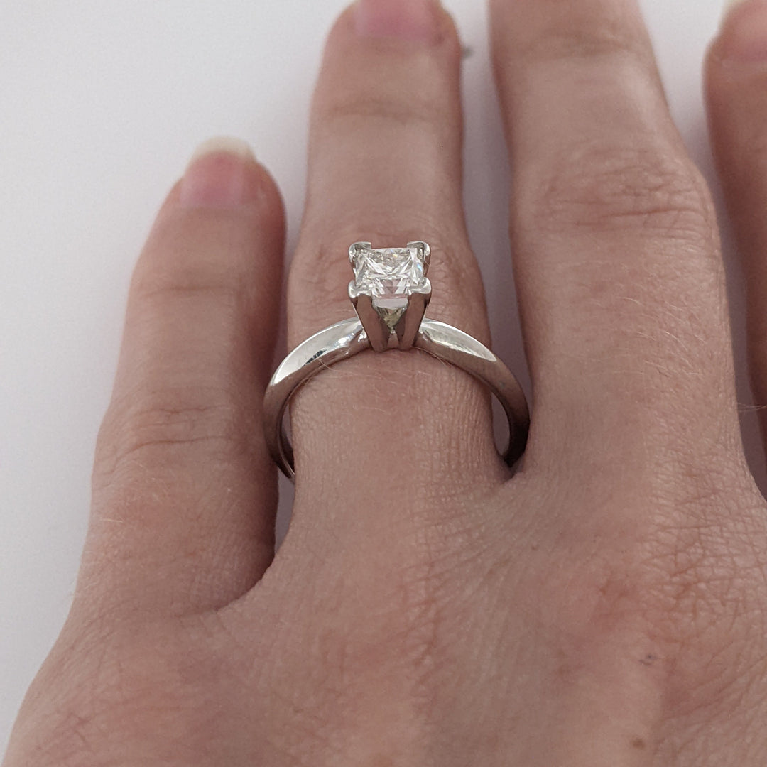 14K WHITE .85 CARAT TOTAL I1 H DIAMOND PRINCESS CUT SOLITAIRE ESTATE RING 2.8 GRAMS