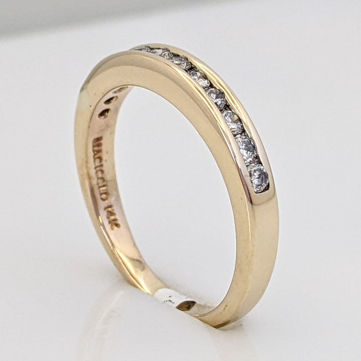 14K .24 CARAT TOTAL WEIGHT I1 H DIAMOND ROUND (12) ESTATE CHANNEL BAND 2.7 GRAMS