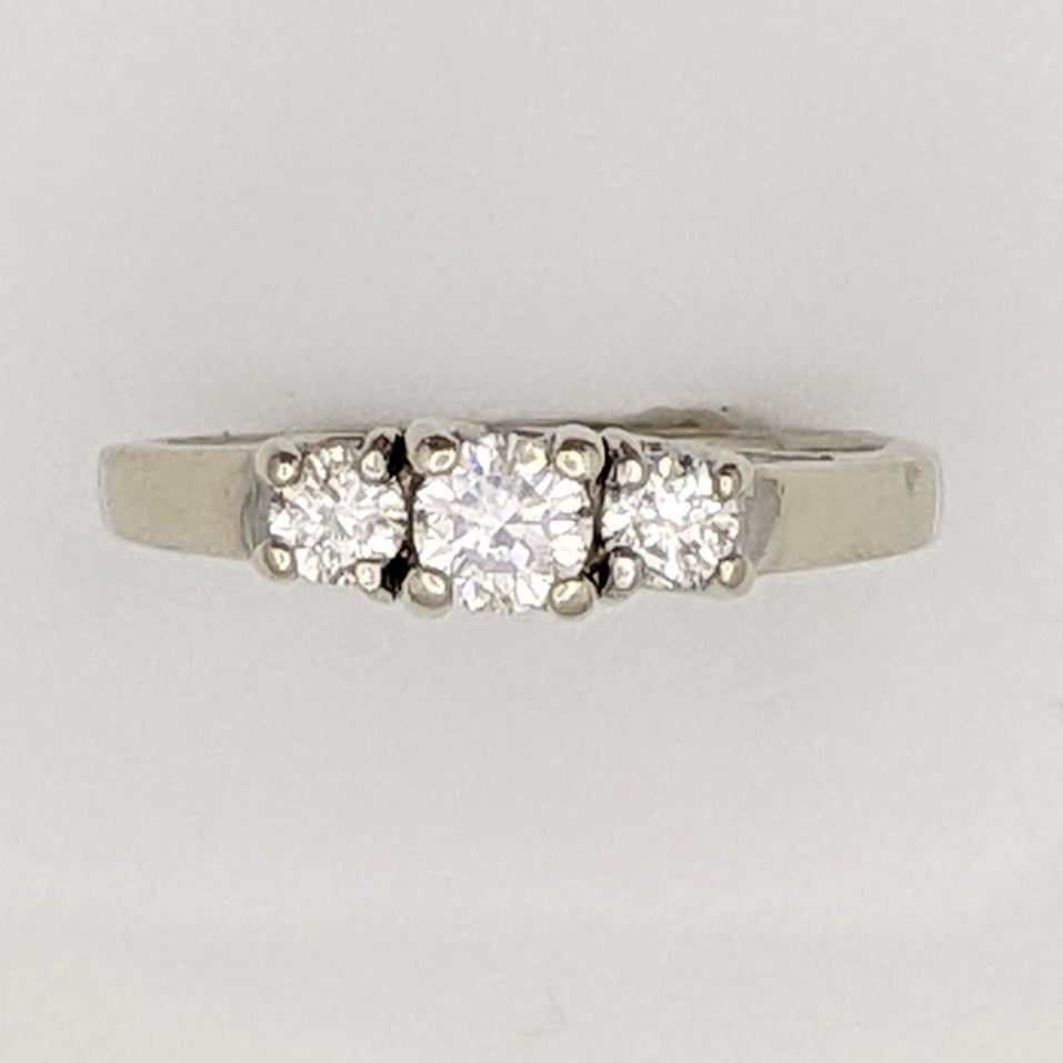 14K WHITE .42 CARAT TOTAL WEIGHT I1 G DIAMOND ROUND (3) TRINITY ESTATE RING 3.1 GRAMS