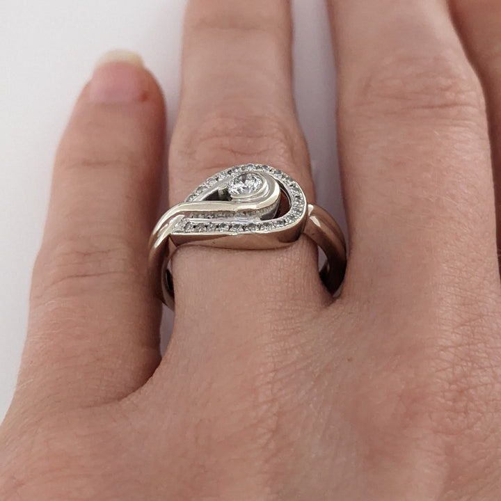 10K .35 CARAT TOTAL WEIGHT I1 H DIAMOND ROUND (22) OPEN-TOP SWIRL ESTATE RING 4.7 GRAMS
