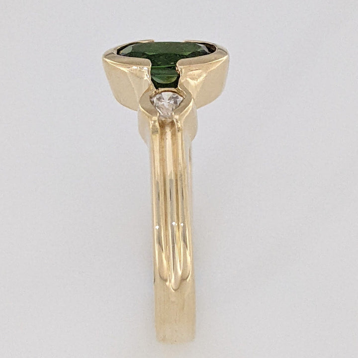 14K GREEN TOURMALINE OVAL 5X7 HALF-BEZEL WITH (2) MELEE ESTATE RING 3.0 GRAMS