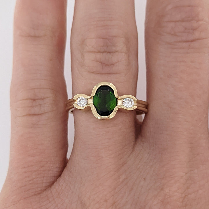 14K GREEN TOURMALINE OVAL 5X7 HALF-BEZEL WITH (2) MELEE ESTATE RING 3.0 GRAMS