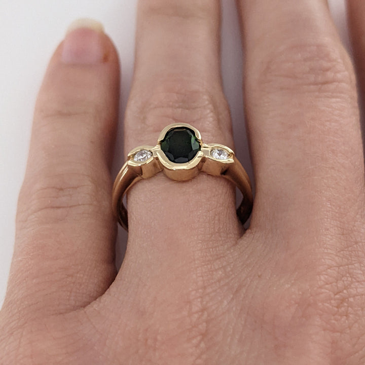 14K GREEN TOURMALINE OVAL 5X7 HALF-BEZEL WITH (2) MELEE ESTATE RING 3.0 GRAMS