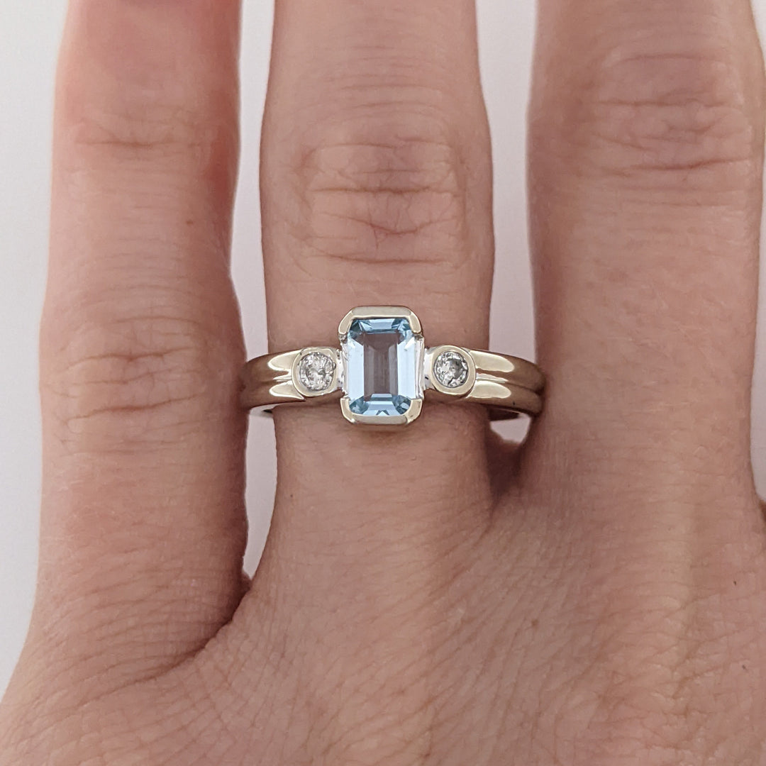 14K WHITE AQUAMARINE EMERALD CUT 4X6 HALF-BEZEL WITH .08 DIAMOND TOTAL WEIGHT (2) ROUND ESTATE RING 3.3 GRAMS