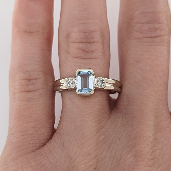 14K WHITE AQUAMARINE EMERALD CUT 4X6 HALF-BEZEL WITH .08 DIAMOND TOTAL WEIGHT (2) ROUND ESTATE RING 3.3 GRAMS