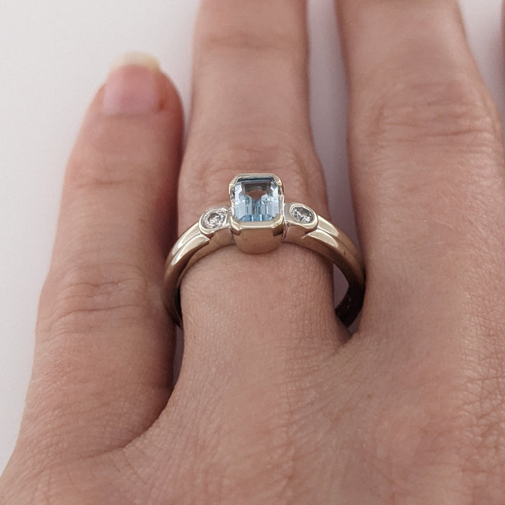 14K WHITE AQUAMARINE EMERALD CUT 4X6 HALF-BEZEL WITH .08 DIAMOND TOTAL WEIGHT (2) ROUND ESTATE RING 3.3 GRAMS