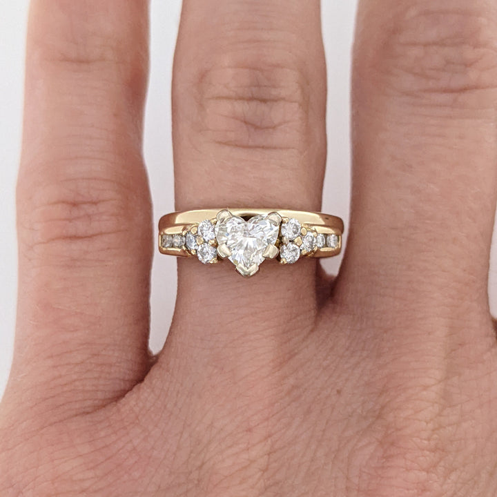 14K .89 CARAT TOTAL WEIGHT I1 I DIAMOND HEART (1) ROUND (10) ESTATE RING 4.5 GRAMS