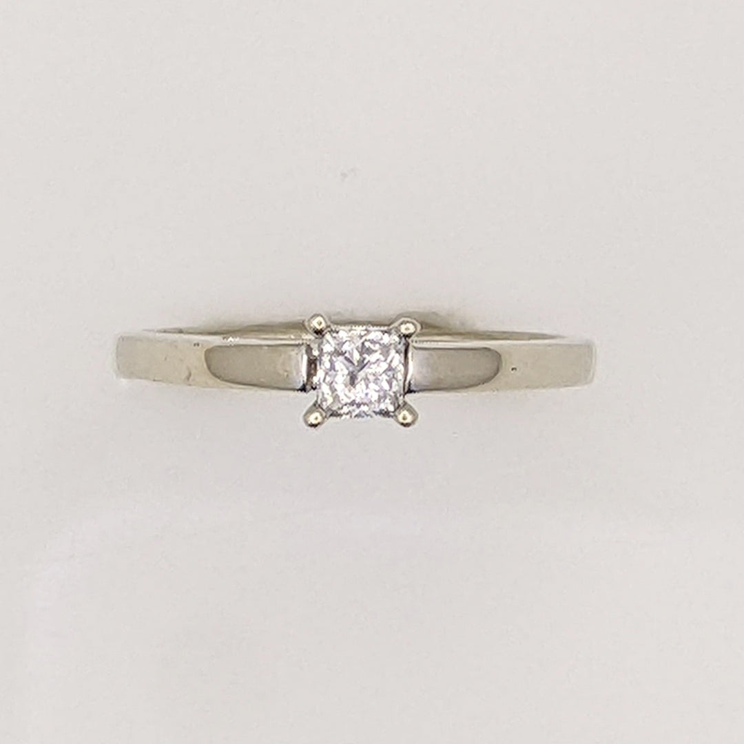 14K WHITE .20 CARAT TOTAL I1 H DIAMOND PRINCESS CUT RAISED SHANK SOLITAIRE ESTATE RING 2.8 GRAMS
