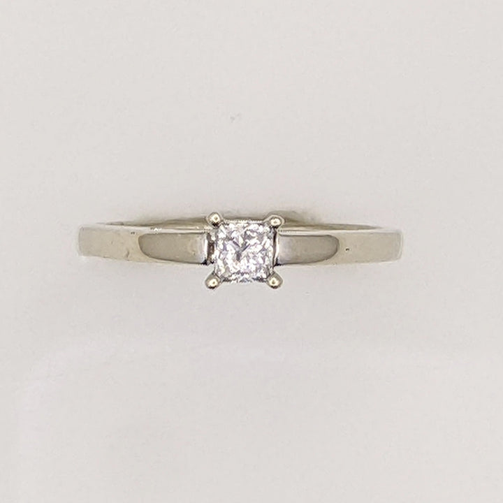 14K WHITE .20 CARAT TOTAL I1 H DIAMOND PRINCESS CUT RAISED SHANK SOLITAIRE ESTATE RING 2.8 GRAMS