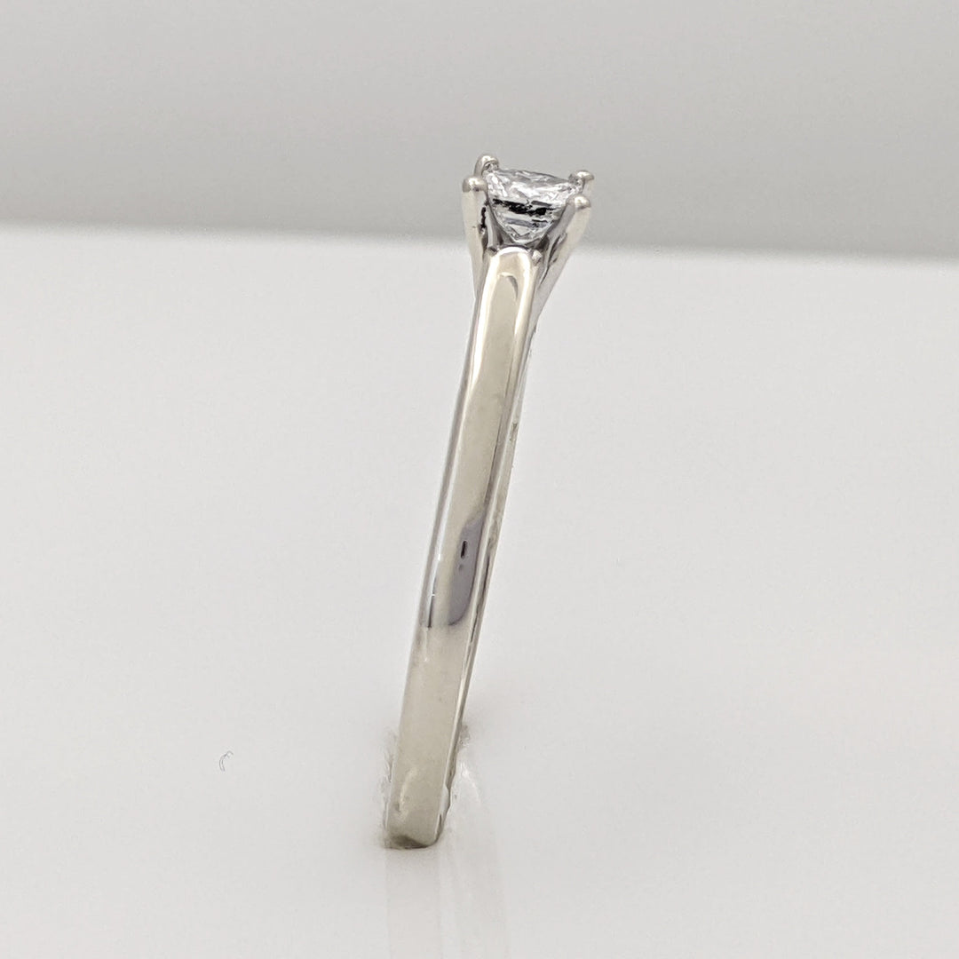 14K WHITE .20 CARAT TOTAL I1 H DIAMOND PRINCESS CUT RAISED SHANK SOLITAIRE ESTATE RING 2.8 GRAMS