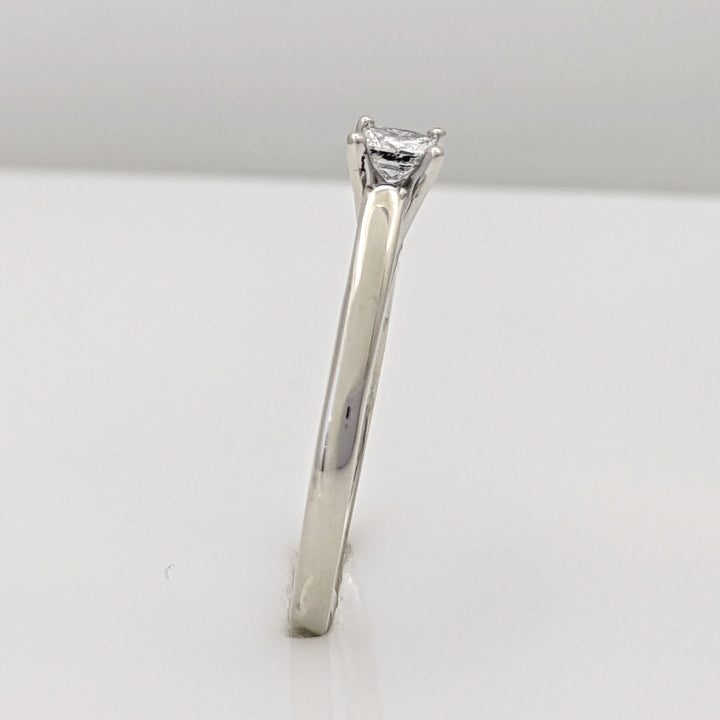 14K WHITE .20 CARAT TOTAL I1 H DIAMOND PRINCESS CUT RAISED SHANK SOLITAIRE ESTATE RING 2.8 GRAMS