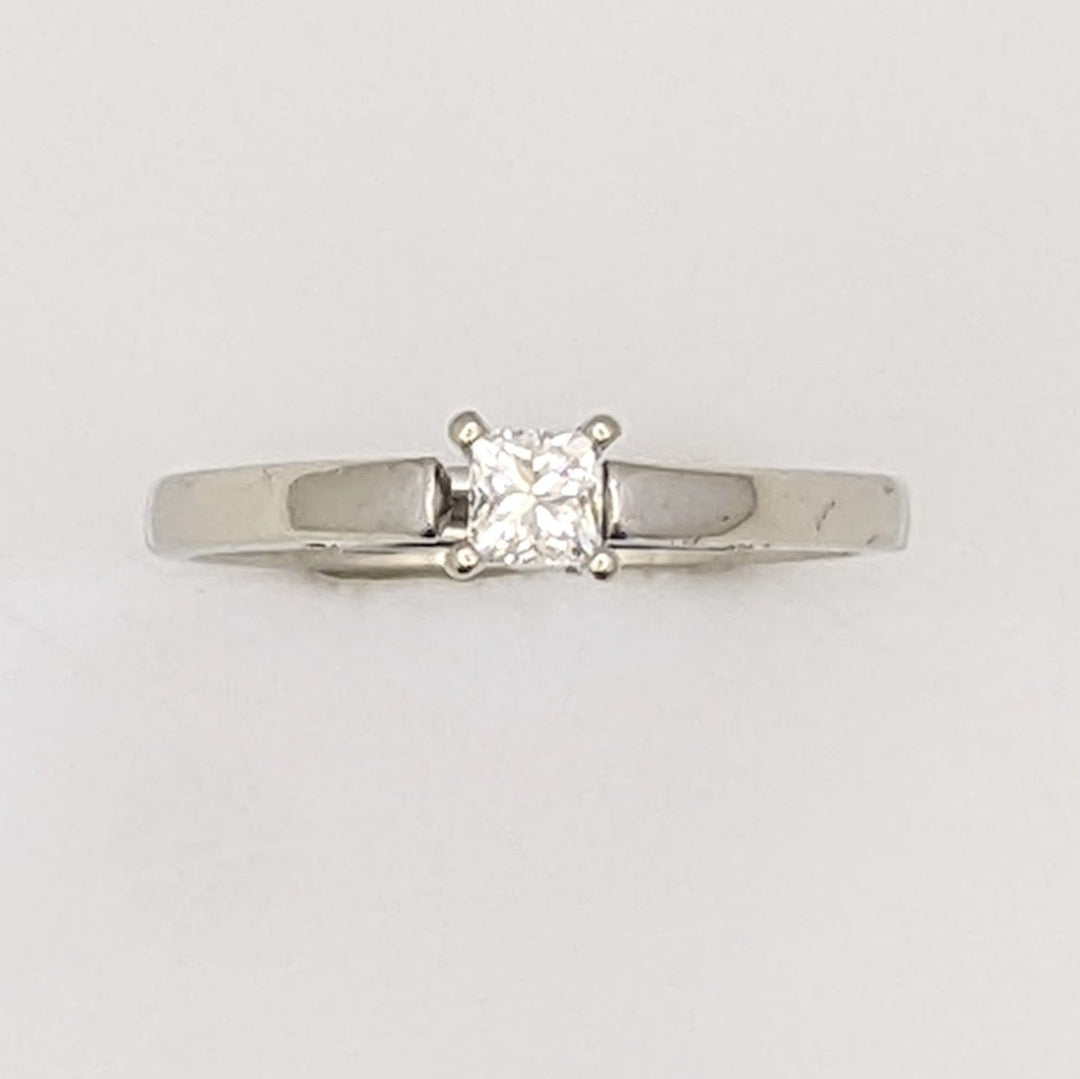 14K WHITE .18 CARAT TOTAL I1 H DIAMOND PRINCESS CUT RAISED SHANK SOLITAIRE ESTATE RING 2.5 GRAMS