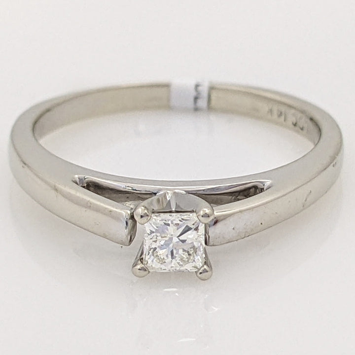 14K WHITE .18 CARAT TOTAL I1 H DIAMOND PRINCESS CUT RAISED SHANK SOLITAIRE ESTATE RING 2.5 GRAMS