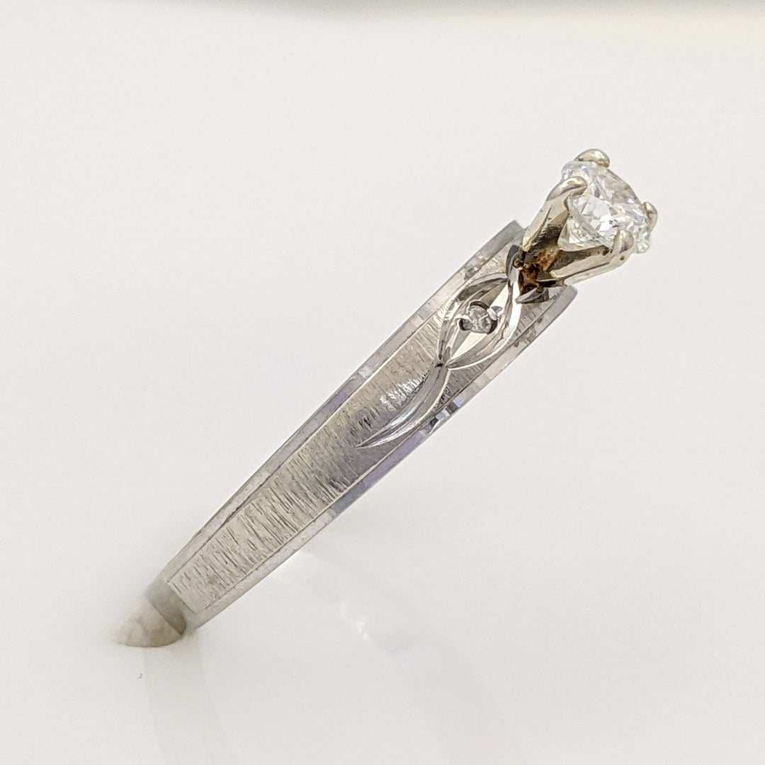 10K WHITE .24 CARAT TOTAL WEIGHT I1 I DIAMOND ROUND (3) ESTATE RING 1.6 GRAMS