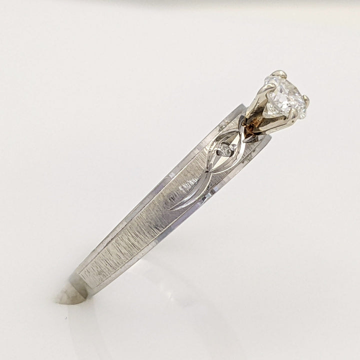 10K WHITE .24 CARAT TOTAL WEIGHT I1 I DIAMOND ROUND (3) ESTATE RING 1.6 GRAMS