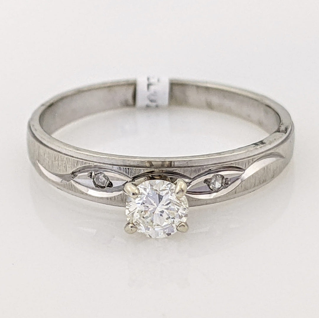10K WHITE .24 CARAT TOTAL WEIGHT I1 I DIAMOND ROUND (3) ESTATE RING 1.6 GRAMS