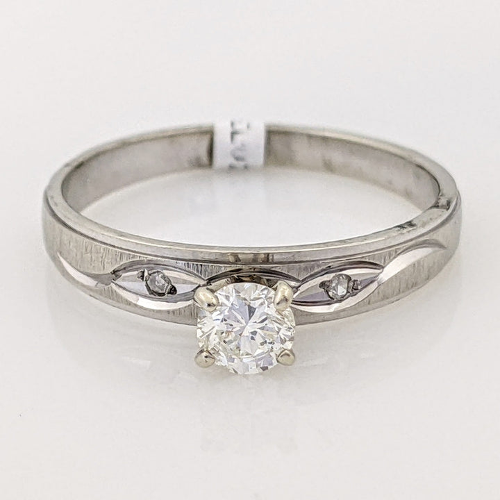 10K WHITE .24 CARAT TOTAL WEIGHT I1 I DIAMOND ROUND (3) ESTATE RING 1.6 GRAMS