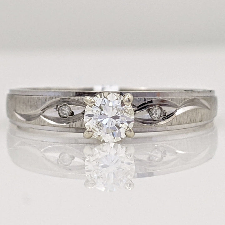 10K WHITE .24 CARAT TOTAL WEIGHT I1 I DIAMOND ROUND (3) ESTATE RING 1.6 GRAMS