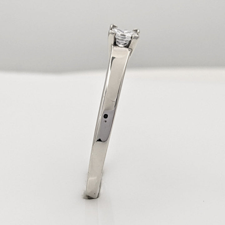 14K WHITE .30 CARAT TOTAL I1 G DIAMOND ROUND RAISED SHANK SOLITAIRE ESTATE RING 3.3 GRAMS