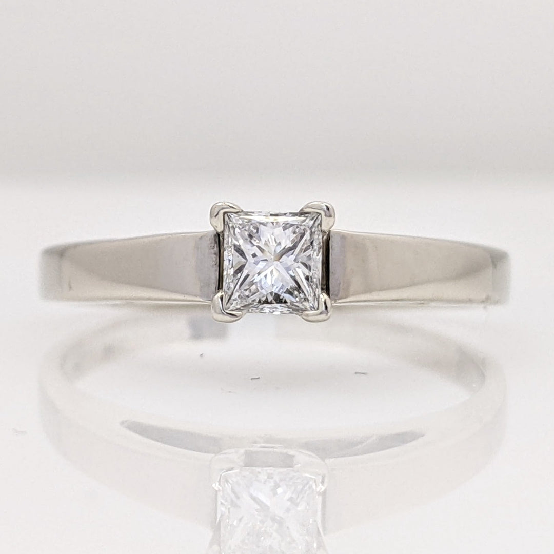 14K WHITE .30 CARAT TOTAL I1 G DIAMOND ROUND RAISED SHANK SOLITAIRE ESTATE RING 3.3 GRAMS