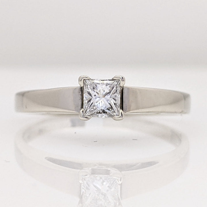 14K WHITE .30 CARAT TOTAL I1 G DIAMOND ROUND RAISED SHANK SOLITAIRE ESTATE RING 3.3 GRAMS