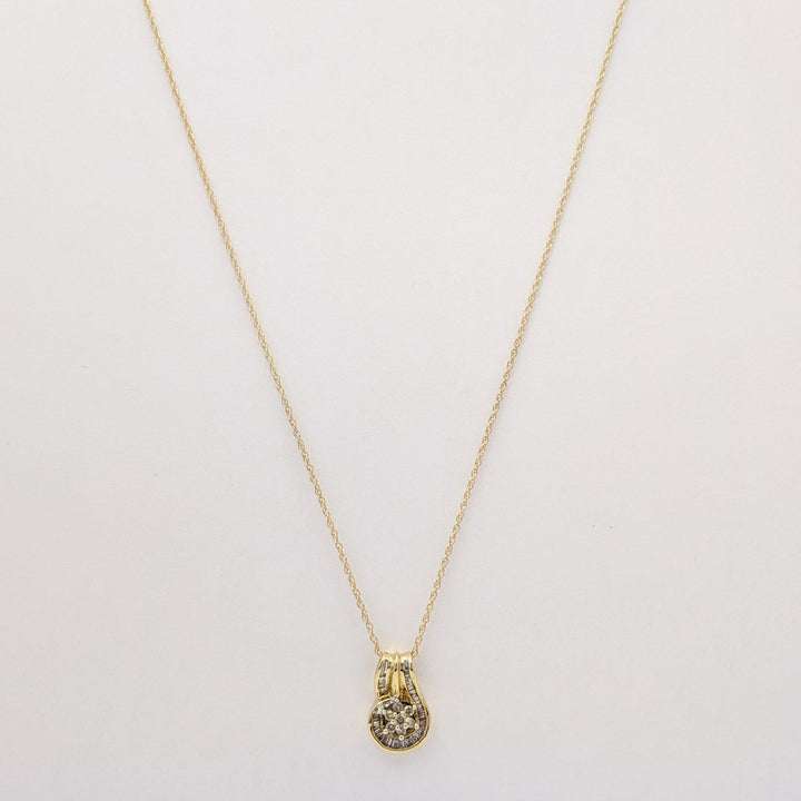 10K .50 CARAT TOTAL WEIGHT I1 K DIAMOND ROUND (7) BAGUETTE (28) ESTATE CLUSTER PENDANT & CHAIN 3.6 GRAMS
