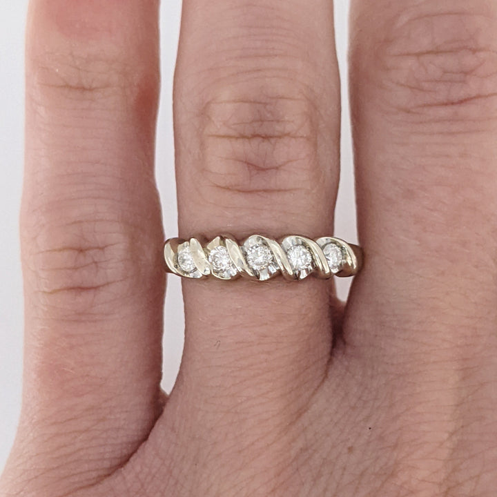 14K WHITE .20 CARAT TOTAL WEIGHT I1 I DIAMOND ROUND (5) SWIRL TOP ESTATE BAND 2.8 GRAMS