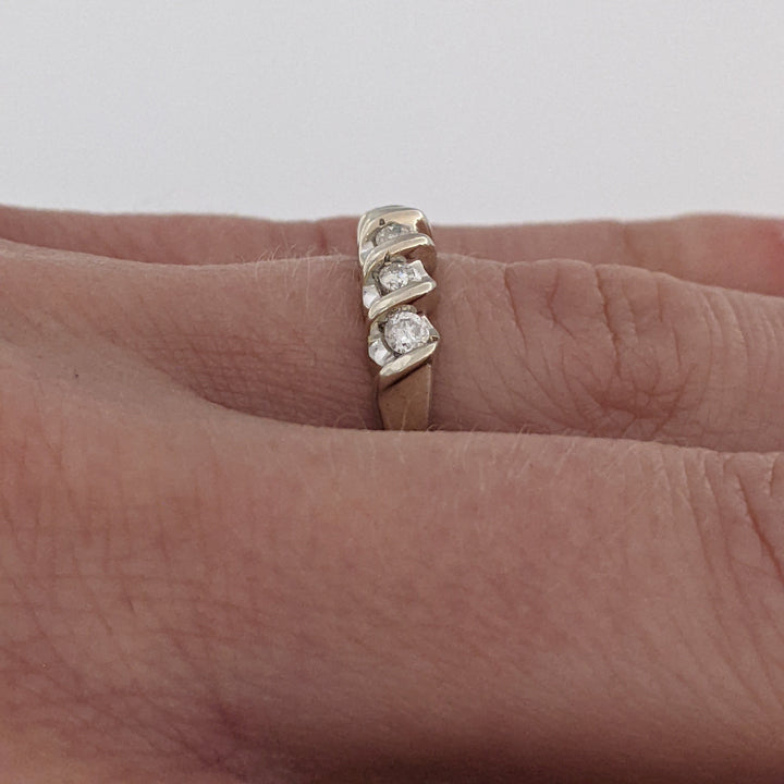 14K WHITE .20 CARAT TOTAL WEIGHT I1 I DIAMOND ROUND (5) SWIRL TOP ESTATE BAND 2.8 GRAMS