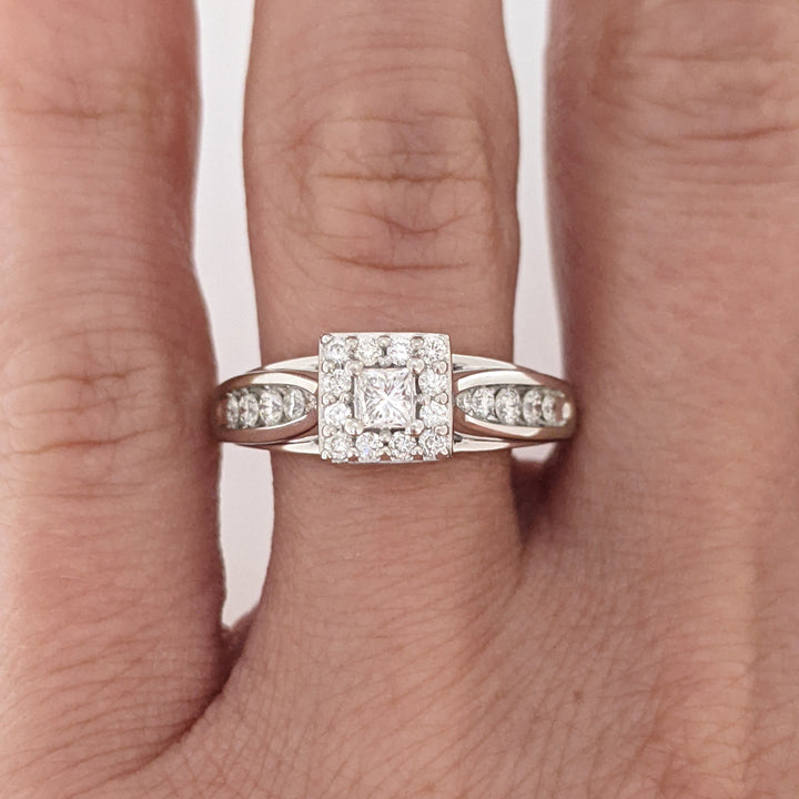 10K WHITE .36 CARAT TOTAL WEIGHT VS2 H DIAMOND PRINCESS CUT (1) ROUND (22) ESTATE HALO RING 3.5 GRAMS