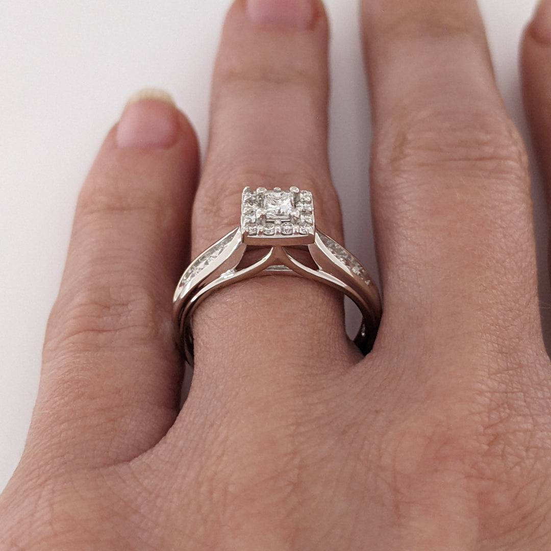 10K WHITE .36 CARAT TOTAL WEIGHT VS2 H DIAMOND PRINCESS CUT (1) ROUND (22) ESTATE HALO RING 3.5 GRAMS